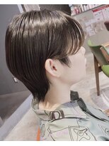 インス(ensue)&nbsp;レイヤーウルフショートウルフカット暗髪アッシュベージュ美髪