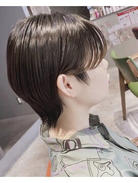 インス(ensue) レイヤーウルフショートウルフカット暗髪アッシュベージュ美髪