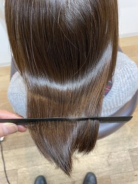 ラキ(laki) 艶グレージュ