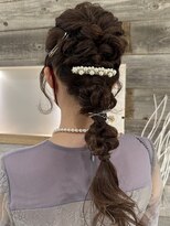 崩れにくいゴムだけで作る編みおろしアレンジ【肥田亜沙美】