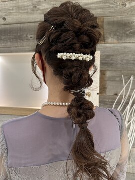 アイヴィー(IVY) 崩れにくいゴムだけで作る編みおろしアレンジ【肥田亜沙美】