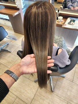 クララ トヨハシ(CLALA Toyohashi) クララ独自酸熱髪質改善トリートメント