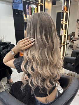 ラピス 大宮(Lapis) エクステでハイトーングラデーションカラー♪