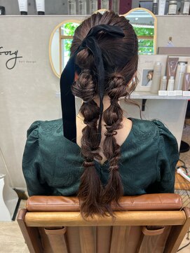 コージー(Kozy) ☆結婚式お呼ばれへア/ツイン編み下ろしスタイル☆