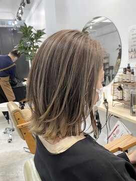 シャイバイブランチ(shy by branch) ミディアムウルフ×バレイヤージュ 【良太】