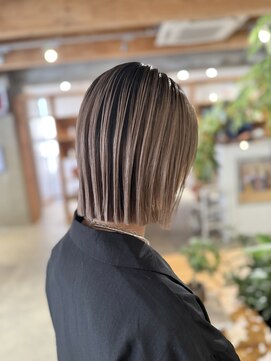 オンフリーク(ON.fleek) グレージュタッセルボブ