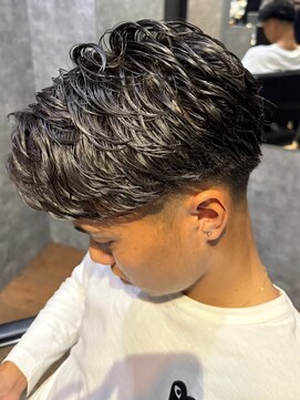 メロウ 神戸三宮(mellow) フェザーショート / フェザーパーマ / モテ髪 / 伸ばしかけ