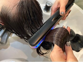 カーメラ(CAMERA)の写真/パサつき・広がりが気になる方へ。艶カラー×4stepトリートメントで通うほど艶とまとまりを高めます。