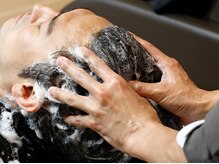 バーバーバー ナカノ(BARBER BAR NAKANO)の雰囲気（超高濃度炭酸クレンジングで汚れなしの健康な頭皮へ 床屋/理容室）