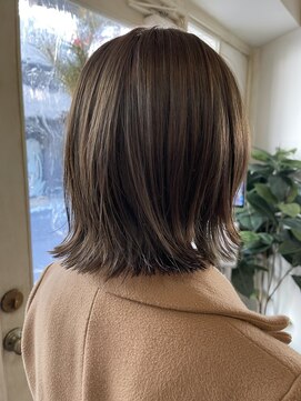 アミュレ(Amule) 外ハネ切りっぱなしボブオリーブグレージュ30代40代梅ヶ丘美容室