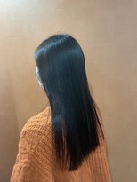 クネア(kunea)&nbsp;美髪/透明感/寒色系カラー/ダークアッシュ/黒髪ロング