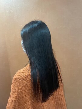 クネア(kunea) 美髪/透明感/寒色系カラー/ダークアッシュ/黒髪ロング