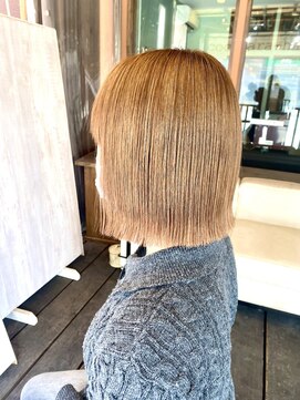 ココカラヘアー ニコ(cococara hair nico) ハイトーン/切りっぱなしボブ/ベージュ/タッセルボブ/縮毛矯正