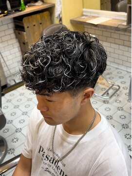 グルーマーズトウキョウ(GROOMER/S TOKYO) スペインカールハイライト