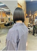 ぱつっとボブミルクティーベージュミニボブ前下がりヘイリーボブ