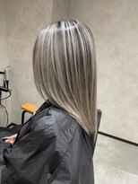 サニー 渋谷(SUNNY)&nbsp;バレイヤージュ、ハイライト、レイヤーロング、グレーベージュ