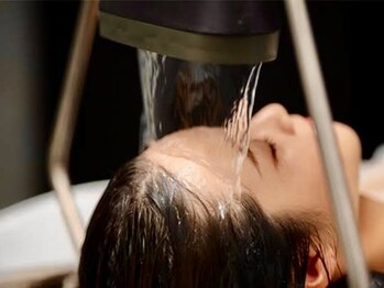ヒール スパジオ(HEAL SPAZIO)の写真/【頭皮×髪質改善ヘッドスパ！】非日常の至福の頭浸浴が大人気◎ヘッドスパを超えるヘッドスパを＊
