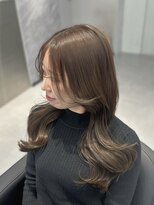 アルドーレフィエロ シンサイバシ(Ardore fiero shinsaibashi)&nbsp;顔まわりレイヤー/ヘーゼルベージュ【小山田繭】20代30代40代