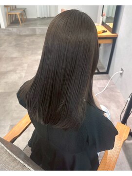 ミュラ(mulah) 透明感たっぷり赤み消しカラー＊オリーブベージュ艶髪ストレート