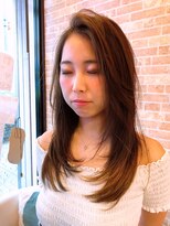 ヘアープラス シュシュ(Hair+ Chou Chou) 上から作った前髪で、トップふんわり巻きスタイル