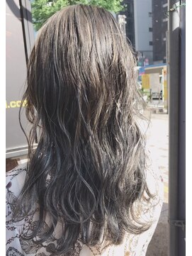 ヘアサロンM 新宿 ハイライトグレージュ