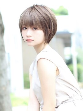 アンド ストーリーズ(&STORIES) 耳かけ/ショートボブ/フォギーベージュ/ウェーブパーマ【江角】