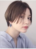 前髪なし　ショートヘア　丸顔　ハンサムショート　センター分け