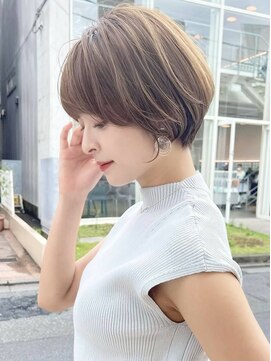 アンド ストーリーズ(&STORIES) 前髪あり耳掛け丸みくびれショートボブ20代30代40代50代(蘭)