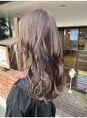 顔まわりがおしゃれ。ロングレイヤーカット。