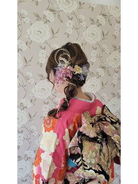 キティ(KITTY) 成人式/サイドアップ/サイド編みおろし