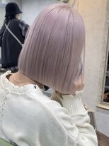 ビジェ(Bijje) ピンクベージュブリーチダブルカラーハイトーンケアブリーチボブ