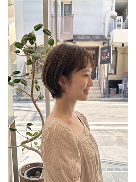 トレ(tre.) オン眉前髪のミルクブラウンショートボブ