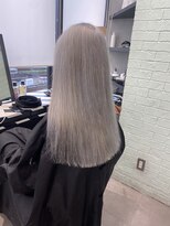 オフホワイト 大阪店(Off-White)&nbsp;周りとは圧倒的な派手さ！