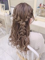 リサ 恵比寿(risa.)&nbsp;大きめ編み込みとリボンのハーフアップ