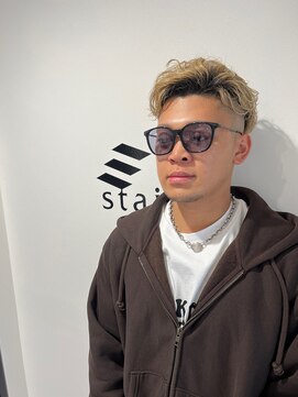 ステアーズ(Stairs) 金髪ショート