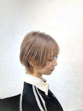 ペチカ(PEZZICA) くびれショートカット　ハイトーンベージュ