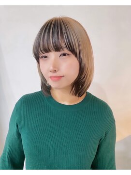 コニーズヘアサロン(Connie's Hair Salon) 柔らかベージュと辛口ブラックのメリハリインナーカラー♪