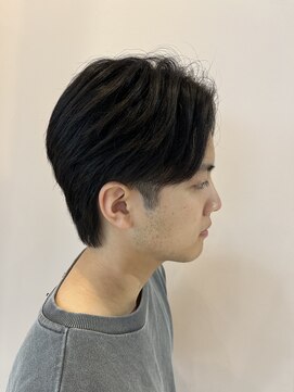 レジナヴィータ 栄(Reginavita) 毛流れセンターパート