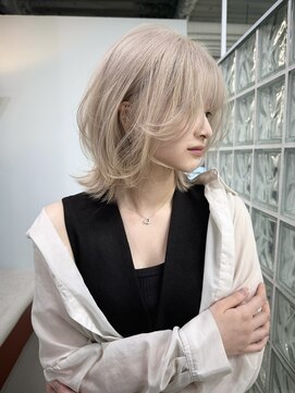 クリム(qulim) ホワイトベージュ/ホワイトブロンド