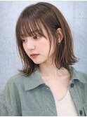 ミディアムボブレイヤー前髪あり抜け感くびれシルエット