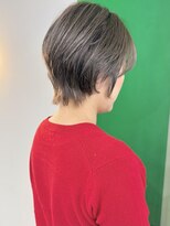 モリオ(morio)&nbsp;ハイライトカラー白髪ぼかしハイライトくびれショートボブ