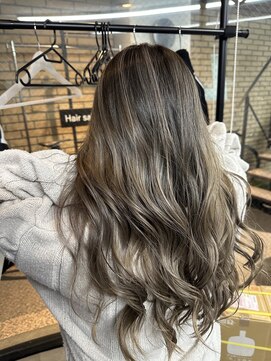 ラフ(LAFF) 圧倒的透明感ミルクティーバレイヤージュで一気に垢抜けヘアへ