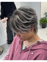 テンバイリップスヘアー(TEN by LIPPS hair)&nbsp;ホワイトシルバーバレイヤージュブリーチカラーセンターパート