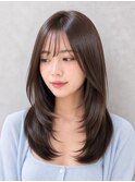 ミディアムレイヤー 顔周りカット 前髪 赤みの無いベージュ 艶髪