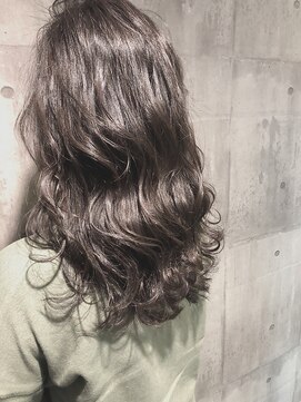 ホワイト 伊勢崎(WHITE) WHITE人気の外国人風×シルバーブルージュ【伊勢崎イルミナ】