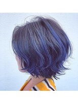 フラミューム 小田原(flammeum) 外ハネショートボブのグラデーションブルー