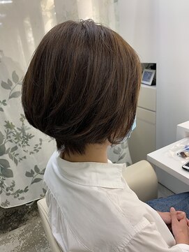 パシフィックダズールバトン(Pacific Dazzle baton) 艶感ショートボブ 【リアルサロンスタイル】