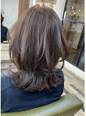 ミディアムレイヤー（マッシュくびれヘアメルティカラー