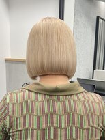 ラフ 立川(Laff)&nbsp;前下がりボブ 切りっぱなしボブ ショートボブ ハイトーンカラー