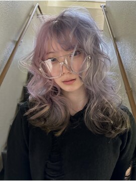 イェッカ パビル(YECCA pabil) 明るいトーンのピンクとブルー、毛先に裾カラー